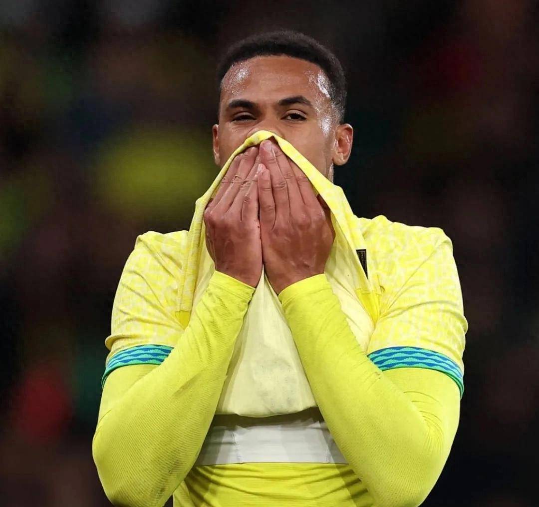 开云电竞平台-巴塞罗那中场大将布斯克茨受伤，欧冠受影响(巴塞罗那b队)