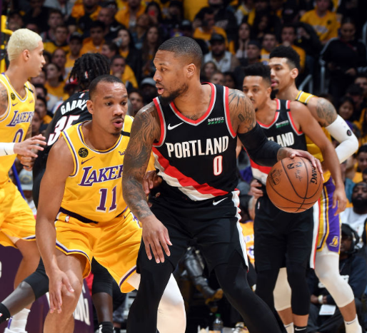 但是在季后赛首轮,利拉德和开拓者证明了谁是这个系列